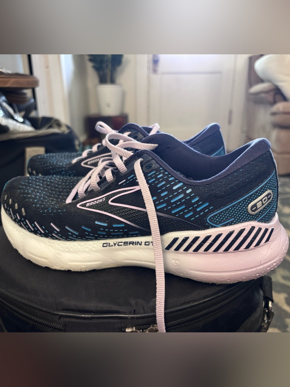 Women’s size 8 Brooks Adenaline GTS 20